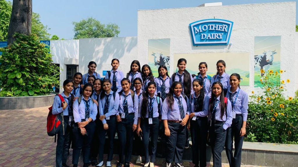 BBA first-year students from the Institute of Applied Medicines & Research travelled to the Mother Dairy corporate office in Patparganj, Delhi